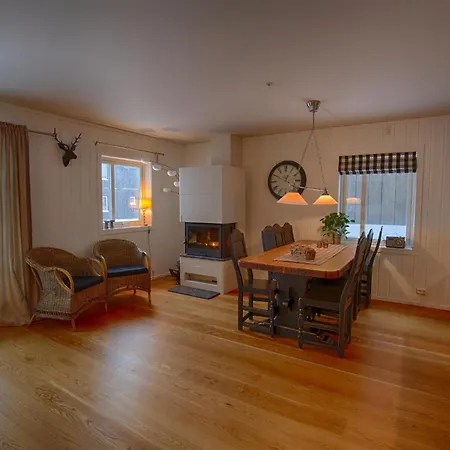 Apartment Ideal Getaway Only Steps From Trails